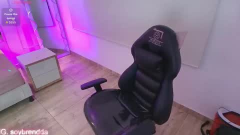 Snapshot of brendda_tay chatting on 09-27-25, 03:33 BRENDDA online show from 09-27-25, 03:33