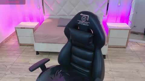 Snapshot of brendda_tay chatting on 10-11-25, 04:22 BRENDDA online show from 10-11-25, 04:22