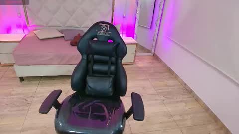 Snapshot of brendda_tay chatting on 11-03-25, 03:30 BRENDDA online show from 11-03-25, 03:30