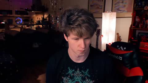 Snapshot of brestonsweet chatting on 12-22-24, 05:42 brestonsweet online show from 12-22-24, 05:42