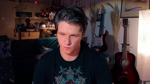 Snapshot of brestonsweet chatting on 01-17-25, 08:33 brestonsweet online show from 01-17-25, 08:33