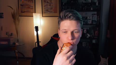 Snapshot of brestonsweet chatting on 02-13-25, 06:16 brestonsweet online show from 02-13-25, 06:16