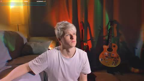 Snapshot of brestonsweet chatting on 11-04-25, 03:27 brestonsweet online show from 11-04-25, 03:27