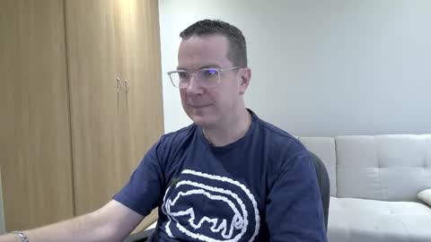 Snapshot of brettdj chatting on 11-18-25, 02:43 Brett online show from 11-18-25, 02:43