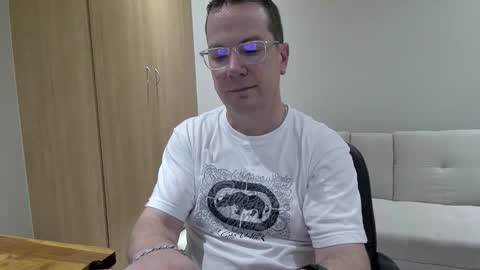 Snapshot of brettdj chatting on 11-21-25, 04:38 Brett online show from 11-21-25, 04:38