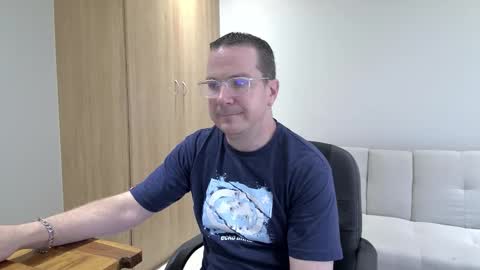 Snapshot of brettdj chatting on 01-05-26, 05:27 Brett online show from 01-05-26, 05:27