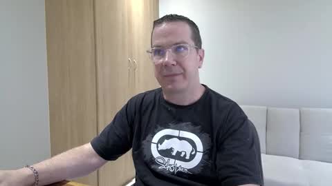 Snapshot of brettdj chatting on 01-12-26, 02:11 Brett online show from 01-12-26, 02:11