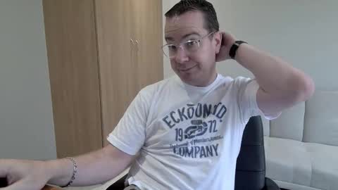 Snapshot of brettdj chatting on 01-15-26, 01:05 Brett online show from 01-15-26, 01:05