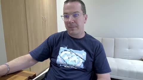 Snapshot of brettdj chatting on 02-08-26, 02:09 Brett online show from 02-08-26, 02:09