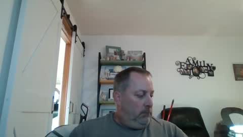 Snapshot of brettsky chatting on 12-03-24, 08:17 hey online show from 12-03-24, 08:17