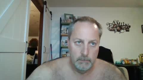 Snapshot of brettsky chatting on 10-13-25, 02:33 hey online show from 10-13-25, 02:33