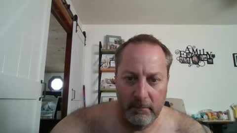 Snapshot of brettsky chatting on 10-18-25, 03:24 hey online show from 10-18-25, 03:24