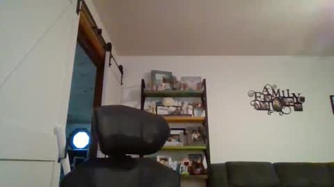 Snapshot of brettsky chatting on 11-09-25, 05:11 hey online show from 11-09-25, 05:11