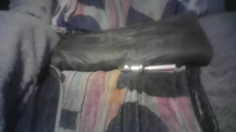 Snapshot of bri20fu chatting on 02-16-26, 08:43 raining down on me online show from 02-16-26, 08:43