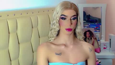 BRIANA online show from 12-17-25, 07:42