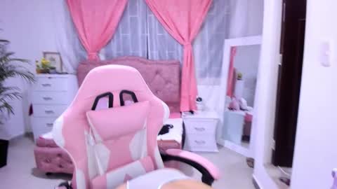 Snapshot of brianda_ chatting on 10-10-25, 10:25 Brianda online show from 10-10-25, 10:25