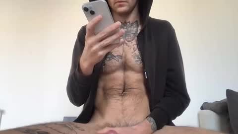 Snapshot of brianmuscle chatting on 11-15-25, 01:29 Brian online show from 11-15-25, 01:29