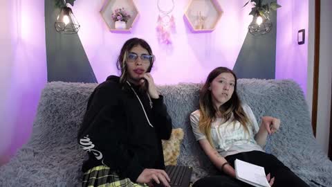 Snapshot of briarandblair chatting on 12-17-24, 02:00 briarandblair online show from 12-17-24, 02:00