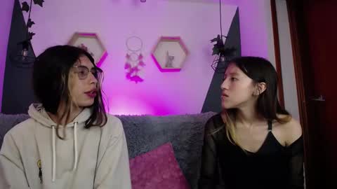 Snapshot of briarandblair chatting on 02-10-25, 02:16 briarandblair online show from 02-10-25, 02:16