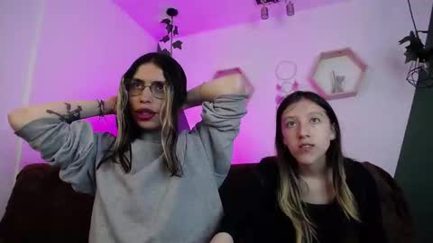 Snapshot of briarandblair chatting on 02-11-25, 02:13 briarandblair online show from 02-11-25, 02:13