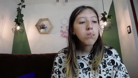 Snapshot of briarandblair chatting on 02-13-25, 02:09 briarandblair online show from 02-13-25, 02:09