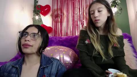 Snapshot of briarandblair chatting on 02-19-25, 02:34 briarandblair online show from 02-19-25, 02:34