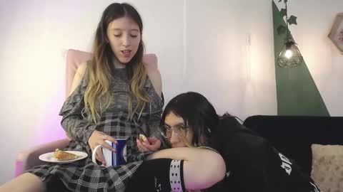 Snapshot of briarandblair chatting on 03-04-25, 02:32 briarandblair online show from 03-04-25, 02:32