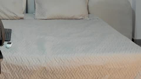 Snapshot of bridgetrodriguez chatting on 01-18-25, 12:35 online show from 01-18-25, 12:35