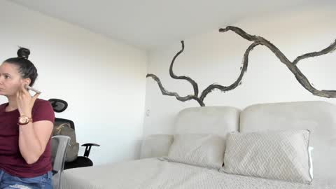 Snapshot of bridgetrodriguez chatting on 01-24-25, 12:31 online show from 01-24-25, 12:31