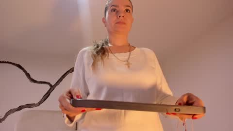 Snapshot of bridgetrodriguez chatting on 01-31-25, 12:07 online show from 01-31-25, 12:07