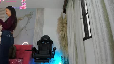 Snapshot of bridgetrodriguez chatting on 10-11-25, 11:53 online show from 10-11-25, 11:53