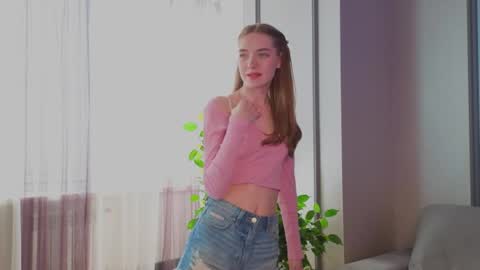 Snapshot of bridgetthellard chatting on 06-27-26, 12:22 Megan online show from 06-27-26, 12:22