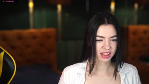 Snapshot of bright_diamonds_054 chatting on 03-08-25, 08:11 Diamonds Girls online show from 03-08-25, 08:11