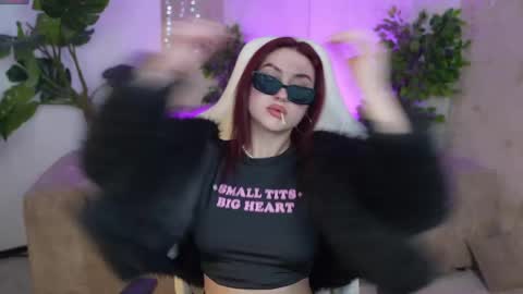 Snapshot of bright_diamonds_054 chatting on 03-09-25, 09:13 Diamonds Girls online show from 03-09-25, 09:13