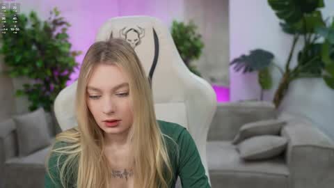 Snapshot of bright_diamonds_054 chatting on 03-11-25, 07:37 Diamonds Girls online show from 03-11-25, 07:37