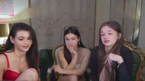 Snapshot of bright_diamonds_054 chatting on 03-11-25, 01:45 Diamonds Girls online show from 03-11-25, 01:45