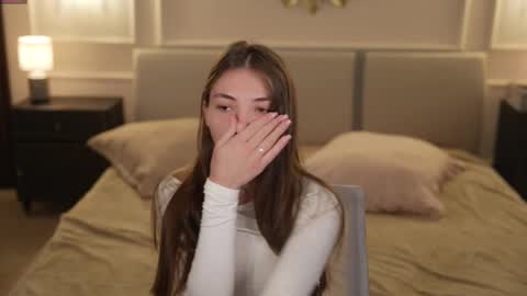 Snapshot of bright_diamonds_054 chatting on 09-13-25, 07:30 Diamonds Girls online show from 09-13-25, 07:30