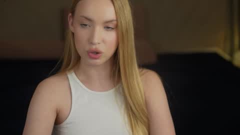 Snapshot of bright_diamonds_054 chatting on 09-17-25, 12:01 Diamonds Girls online show from 09-17-25, 12:01