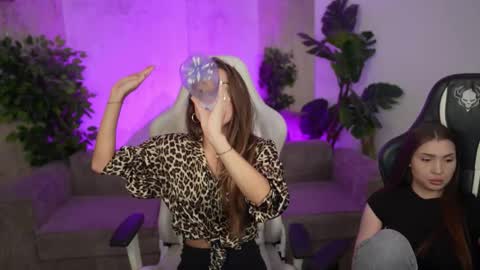 Snapshot of bright_diamonds_054 chatting on 09-17-25, 12:07 Diamonds Girls online show from 09-17-25, 12:07