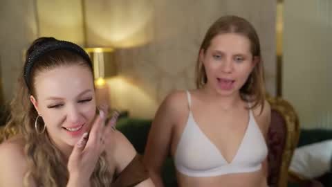 Snapshot of bright_diamonds_054 chatting on 09-18-25, 12:12 Diamonds Girls online show from 09-18-25, 12:12