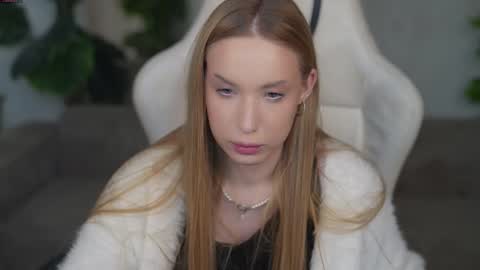 Snapshot of bright_diamonds_054 chatting on 09-28-25, 05:57 Diamonds Girls online show from 09-28-25, 05:57