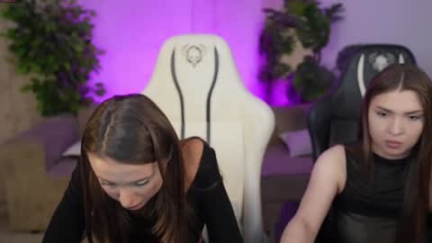 Snapshot of bright_diamonds_054 chatting on 10-03-25, 08:00 Diamonds Girls online show from 10-03-25, 08:00