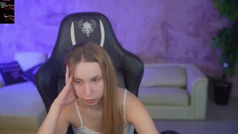 Snapshot of bright_diamonds_054 chatting on 10-20-25, 11:16 Diamonds Girls online show from 10-20-25, 11:16