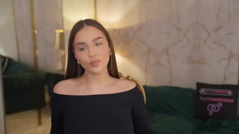 Snapshot of bright_diamonds_054 chatting on 10-25-25, 12:23 Diamonds Girls online show from 10-25-25, 12:23