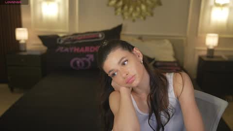 Snapshot of bright_diamonds_054 chatting on 04-24-26, 08:00 Diamonds Girls online show from 04-24-26, 08:00