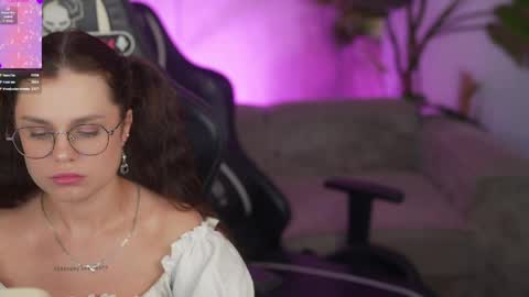 Snapshot of bright_diamonds_054 chatting on 05-03-26, 02:45 Diamonds Girls online show from 05-03-26, 02:45