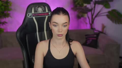 Snapshot of bright_diamonds_054 chatting on 05-04-26, 06:42 Diamonds Girls online show from 05-04-26, 06:42