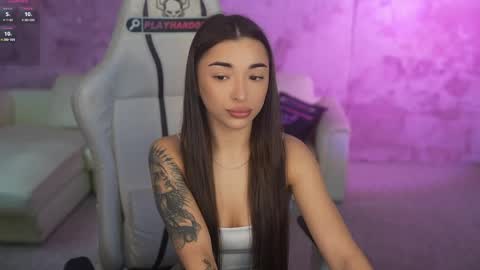 Snapshot of bright_diamonds_054 chatting on 05-08-26, 07:46 Diamonds Girls online show from 05-08-26, 07:46