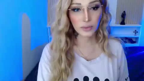 Snapshot of brinnababe_01 chatting on 01-27-25, 03:15 brinna online show from 01-27-25, 03:15