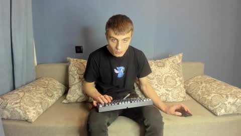 Snapshot of bristlebback chatting on 10-15-25, 04:40 bristlebback online show from 10-15-25, 04:40